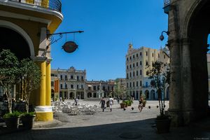 Acceso a la Plaza Vieja, La Habana