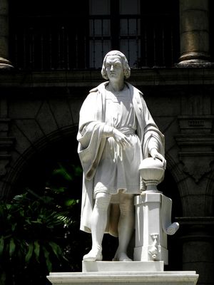 Museo de la ciudad, Estatua de Cristobal Colón